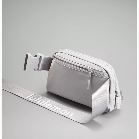 BNWT Lululemon Everywhere Belt Bag - Silverdrop with White logo on strap - Picture 1 of 5